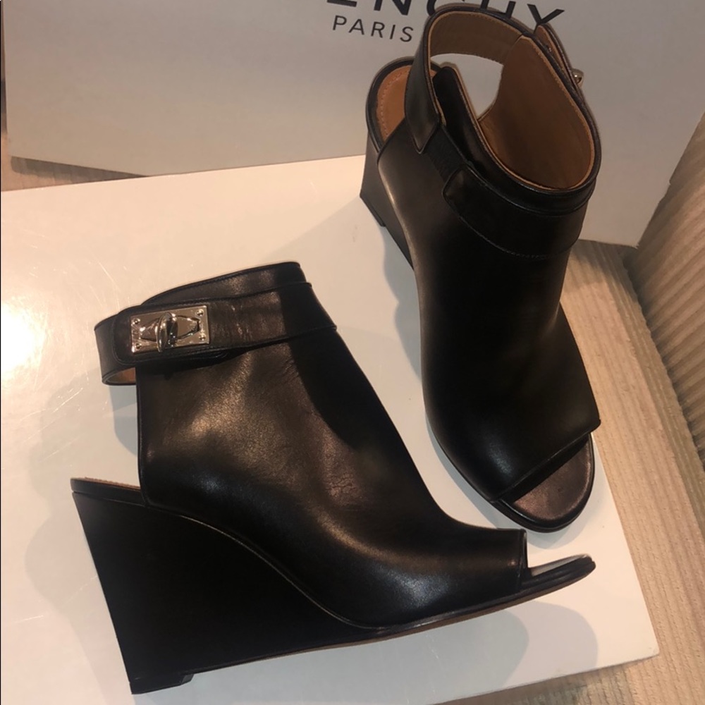 GIVENCHY Black Sandals size 37. 1/2